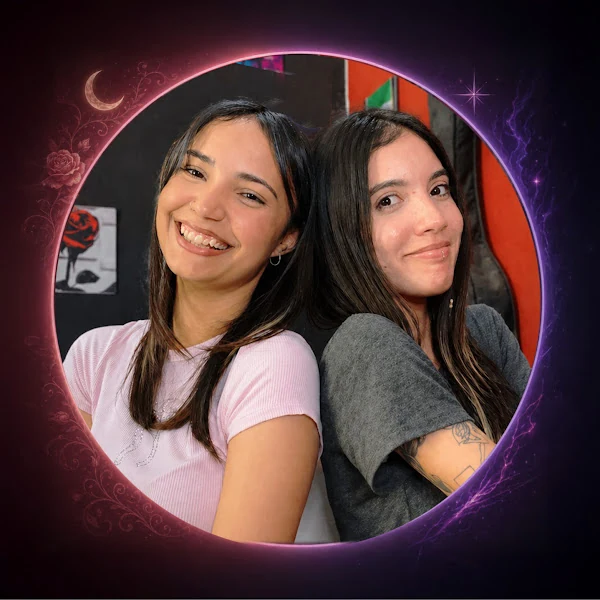 Amy y Lau juntas sonriendo
